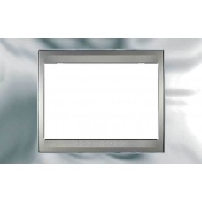 Рамка 3-модульная Итальянский дизайн Unica Top. Цвет Блестящий хром/Алюминий MGU66.103.010