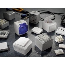 Одинарная наружная розетка с заземлением и защитной крышкой 16A IP44 Cedar Plus белая (WDE000543)